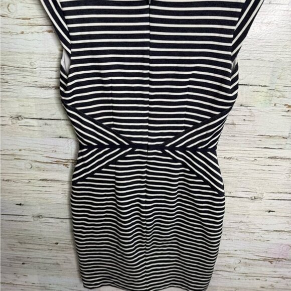Ann Taylor Black and White Sleeveless Sheath Dress size 4 - Picture 6 of 7